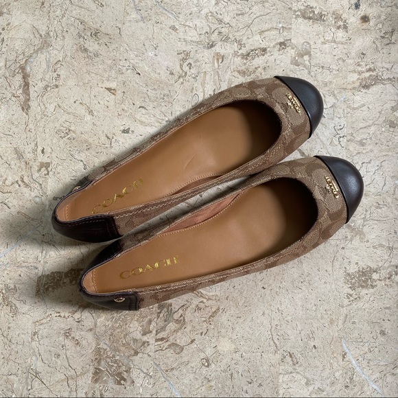 Chelsea Cap Toe Flats Slip On Khaki Monogram Almond Toe Size 9B New - Picture 2 of 10